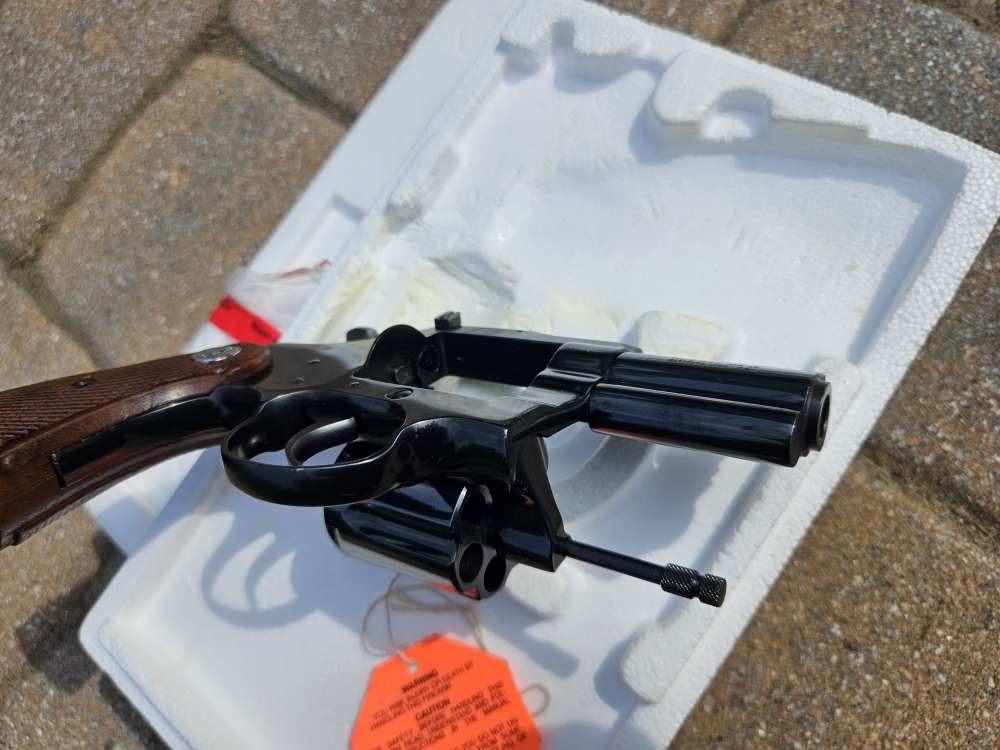 COLT DIAMONDBACK 38-img-8