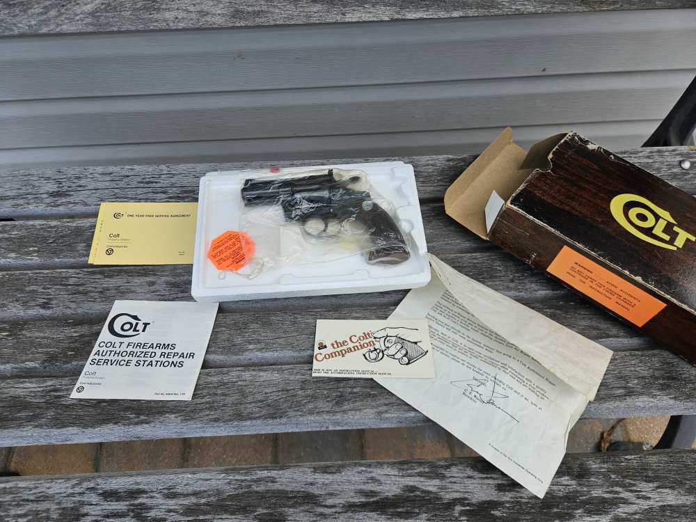 COLT DIAMONDBACK 38-img-1