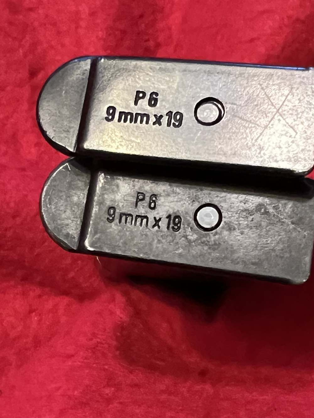 2 Sig P6 225 9 mm magazines  Original-img-2