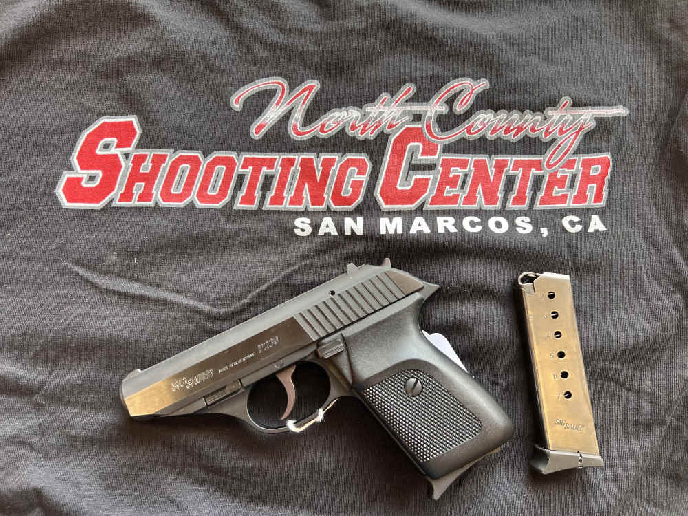 SIG Sauer P230 – .380 ACP / 9mm Kurz  2 Mags SN S148495-img-0