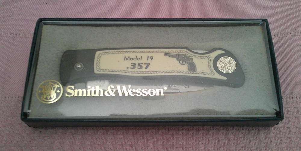 NIB Rare Smith & Wesson Pam Essex 1st Run Model 19 .357 Scrimshaw Knife!-img-14
