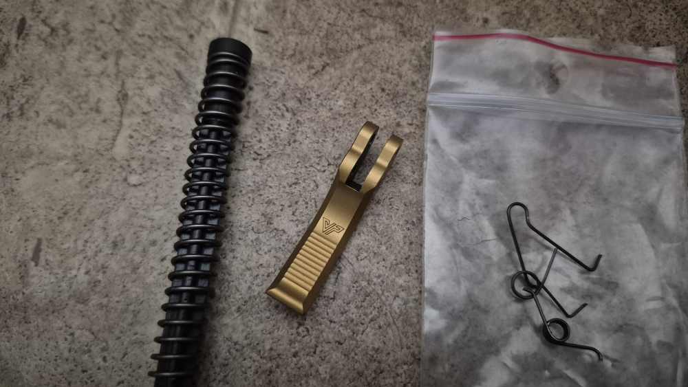 BERETTA 92A1 ITALY RAIL 9MM VOLKER TRIGGER & GRIPS 4 FACTORY MAGAZINES!-img-9