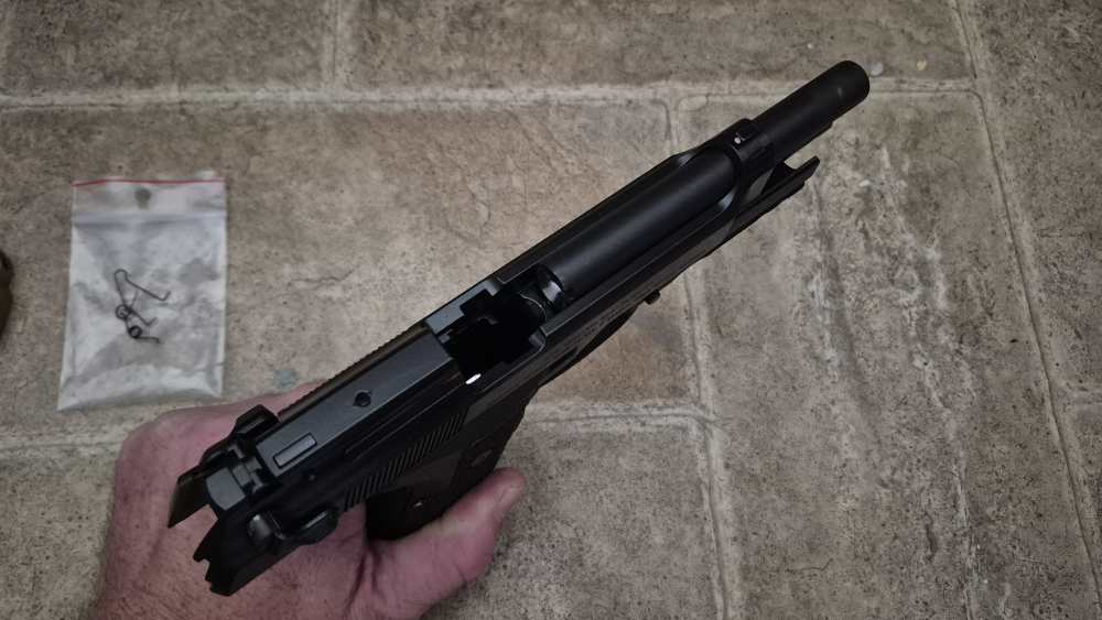 BERETTA 92A1 ITALY RAIL 9MM VOLKER TRIGGER & GRIPS 4 FACTORY MAGAZINES!-img-18