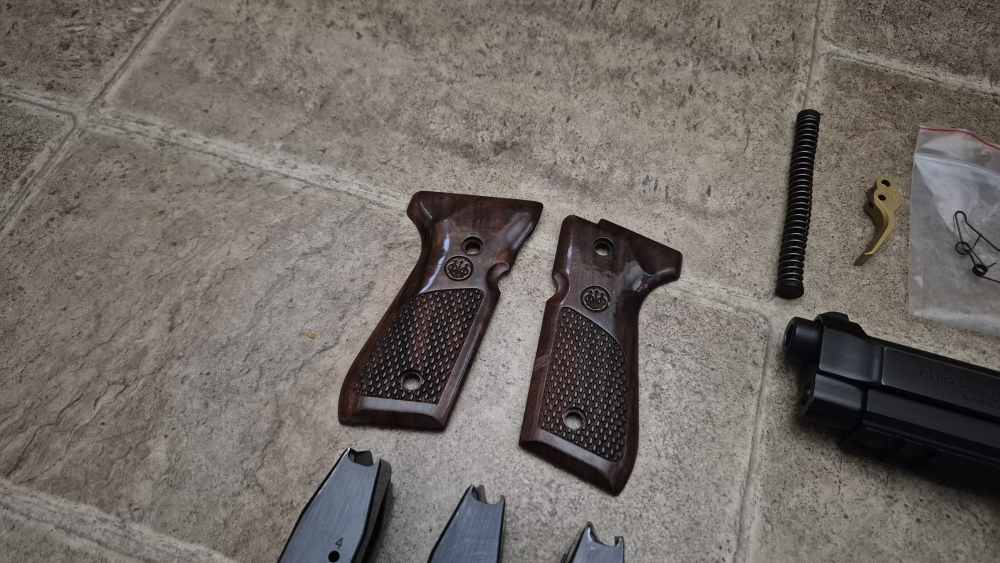 BERETTA 92A1 ITALY RAIL 9MM VOLKER TRIGGER & GRIPS 4 FACTORY MAGAZINES!-img-5