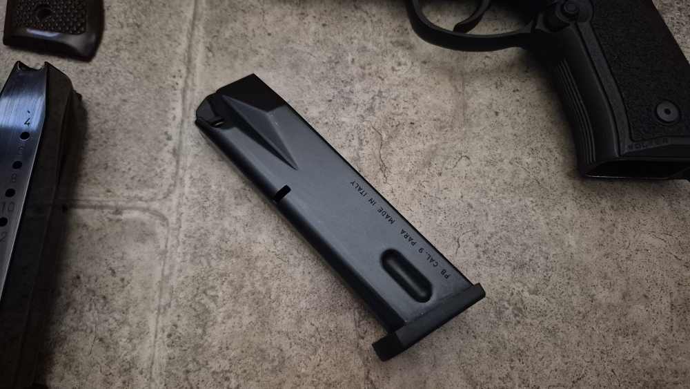 BERETTA 92A1 ITALY RAIL 9MM VOLKER TRIGGER & GRIPS 4 FACTORY MAGAZINES!-img-7