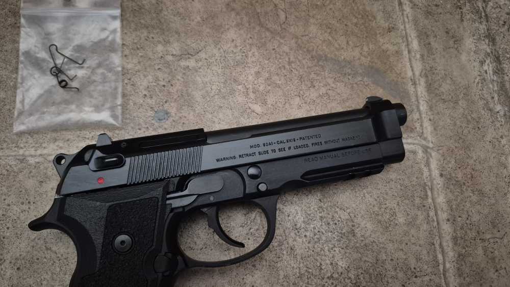 BERETTA 92A1 ITALY RAIL 9MM VOLKER TRIGGER & GRIPS 4 FACTORY MAGAZINES!-img-13
