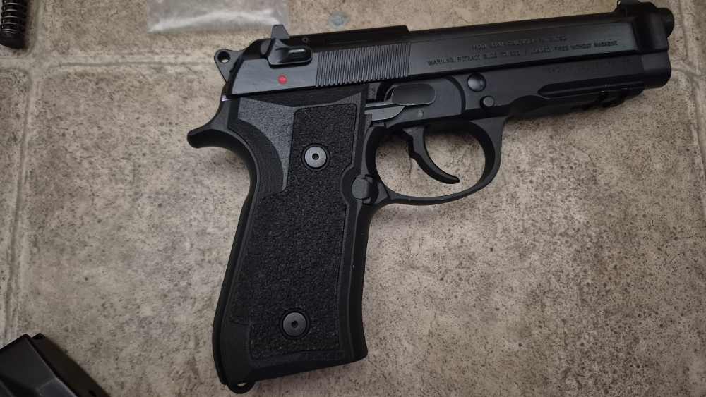 BERETTA 92A1 ITALY RAIL 9MM VOLKER TRIGGER & GRIPS 4 FACTORY MAGAZINES!-img-11