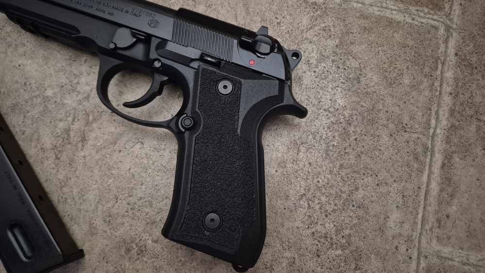 BERETTA 92A1 ITALY RAIL 9MM VOLKER TRIGGER & GRIPS 4 FACTORY MAGAZINES!-img-15