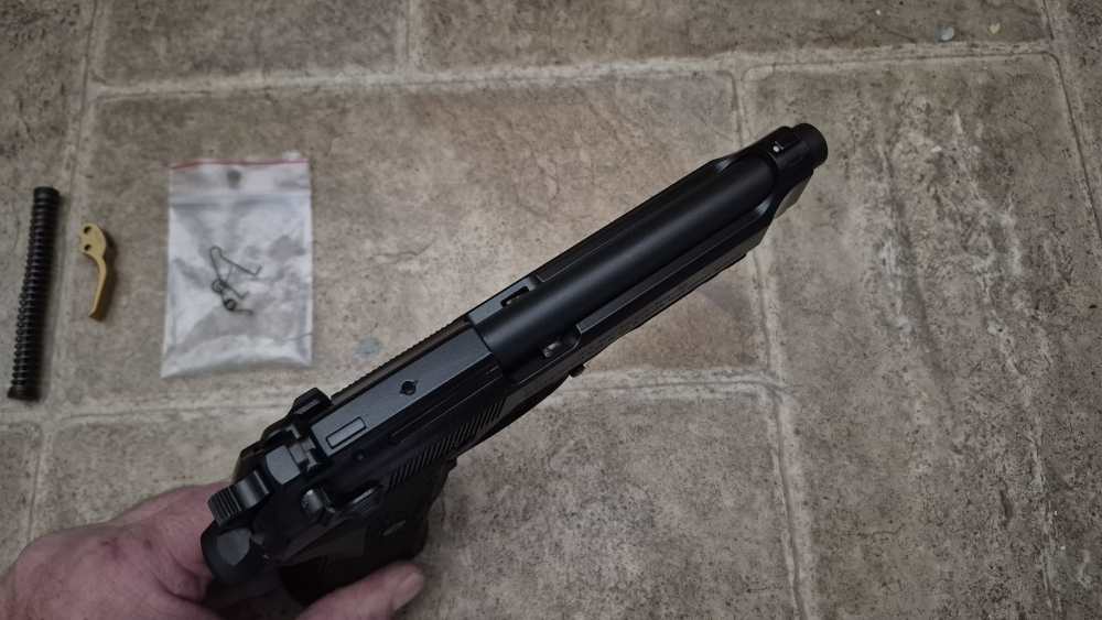 BERETTA 92A1 ITALY RAIL 9MM VOLKER TRIGGER & GRIPS 4 FACTORY MAGAZINES!-img-17