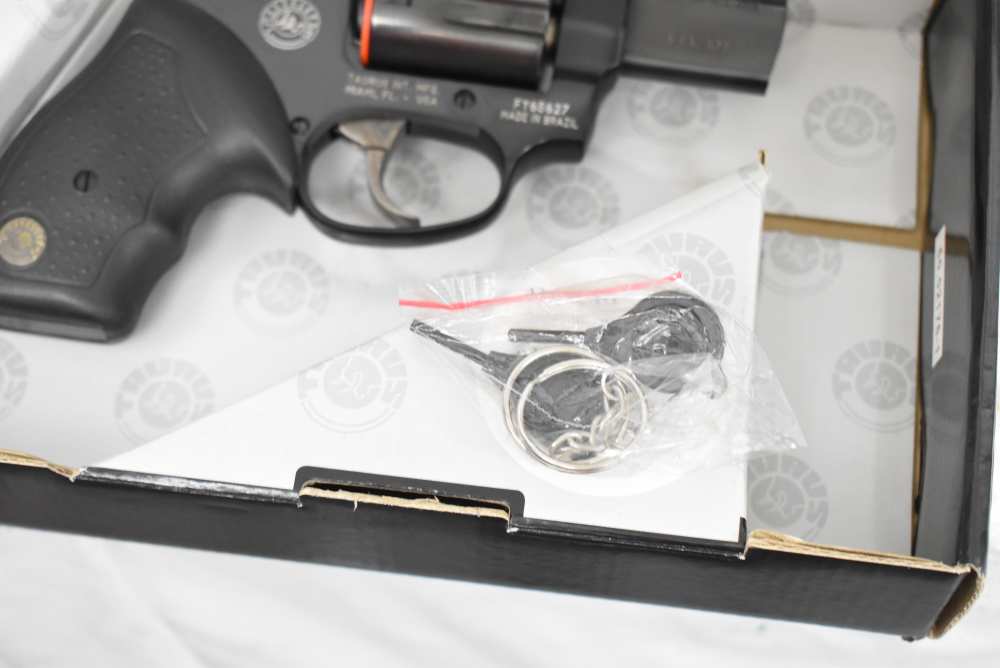 Taurus Model 85 UL snub nose 38 SPL  looks un-fired in box 2-850021ULFS-img-9