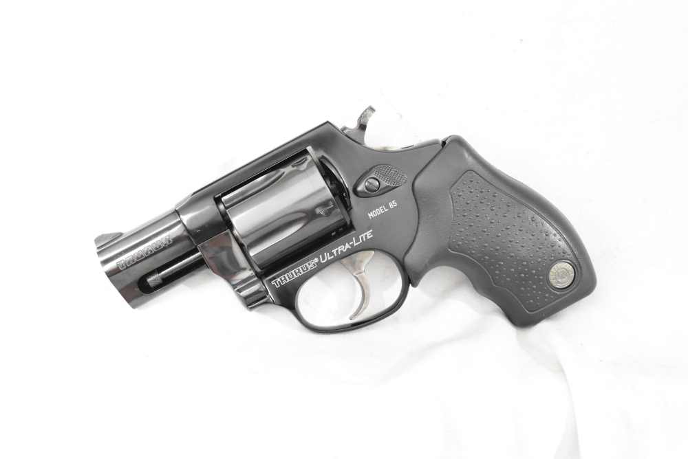 Taurus Model 85 UL snub nose 38 SPL  looks un-fired in box 2-850021ULFS-img-2