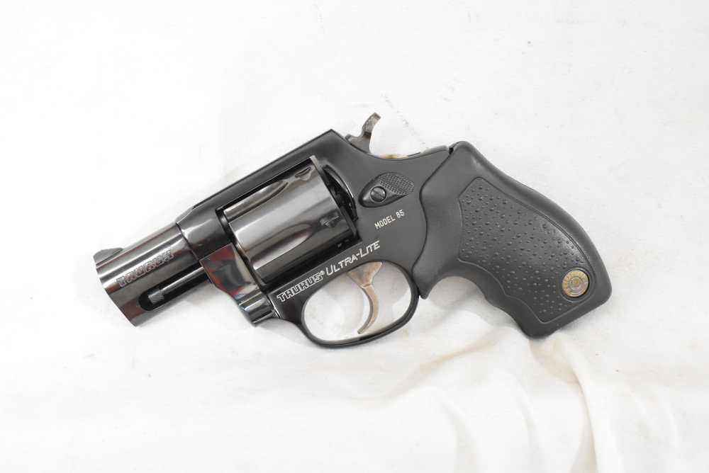 Taurus Model 85 UL snub nose 38 SPL  looks un-fired in box 2-850021ULFS-img-8