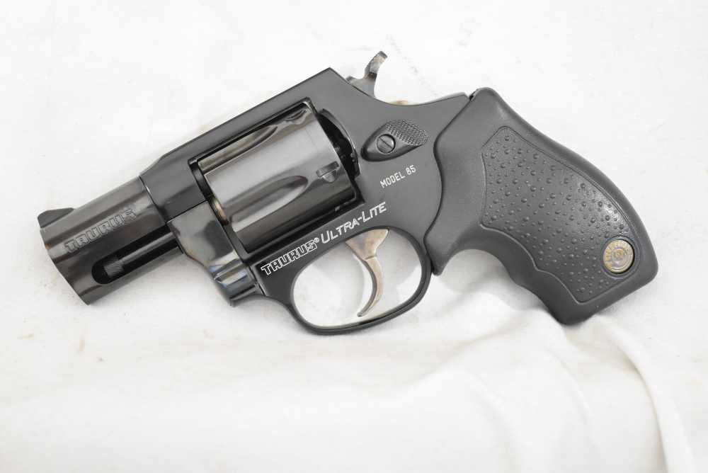 Taurus Model 85 UL snub nose 38 SPL  looks un-fired in box 2-850021ULFS-img-7