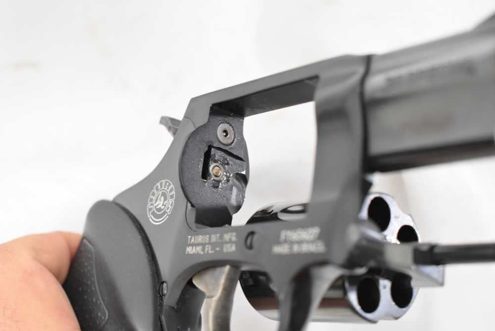Taurus Model 85 UL snub nose 38 SPL  looks un-fired in box 2-850021ULFS-img-10