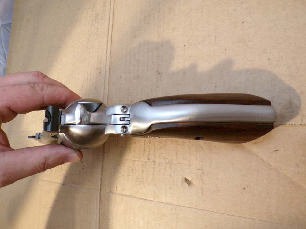Ruger New Model Suepr Blackhawk .44 Mag 5.5" Stainless 00811-img-13