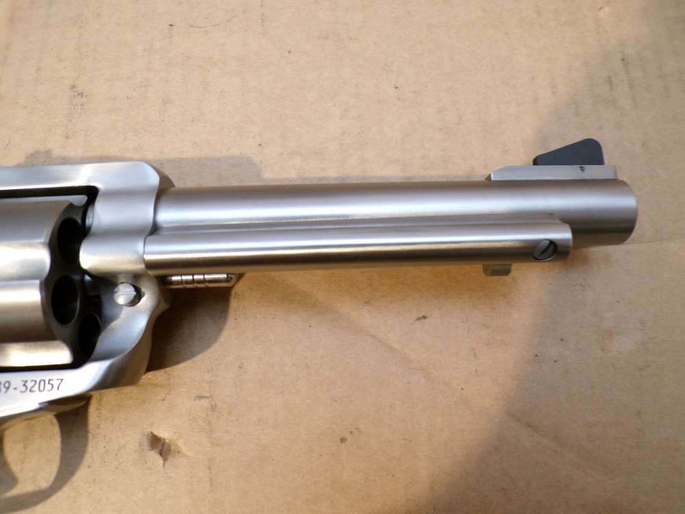 Ruger New Model Suepr Blackhawk .44 Mag 5.5" Stainless 00811-img-4