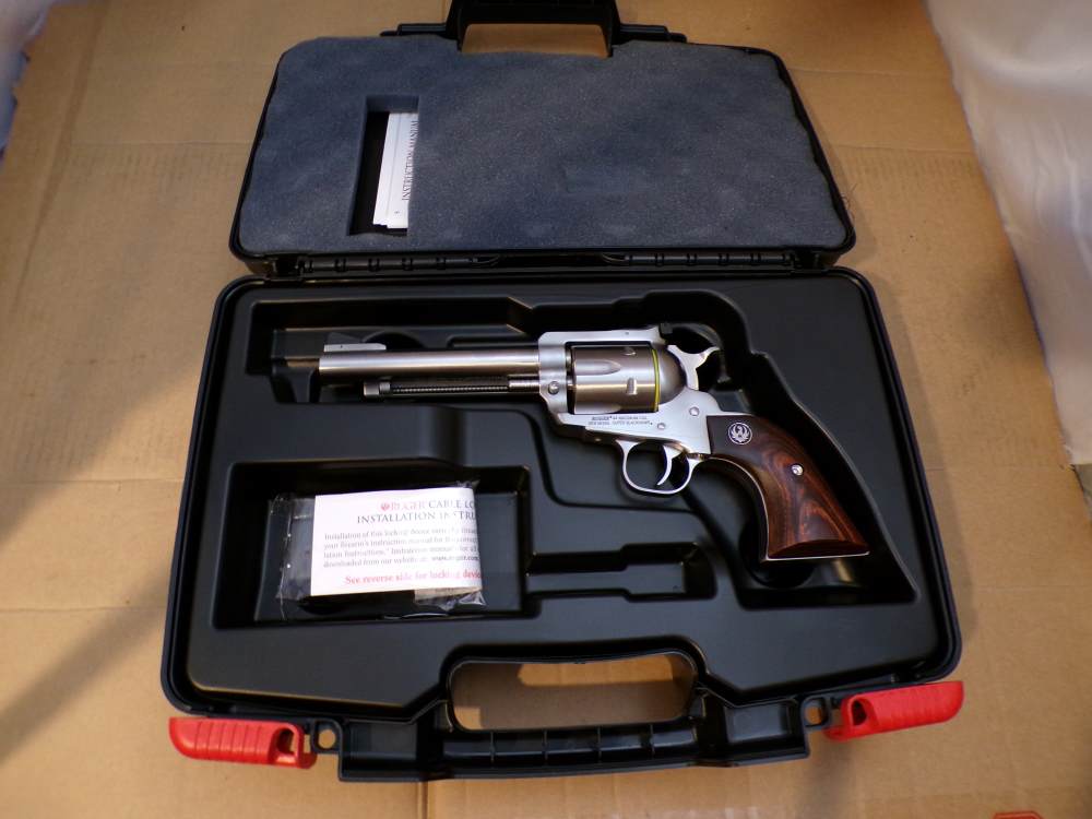 Ruger New Model Suepr Blackhawk .44 Mag 5.5" Stainless 00811-img-0
