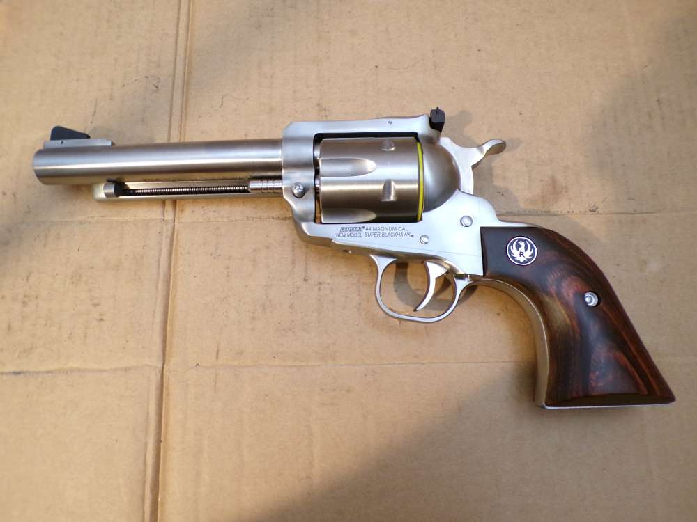 Ruger New Model Suepr Blackhawk .44 Mag 5.5" Stainless 00811-img-5