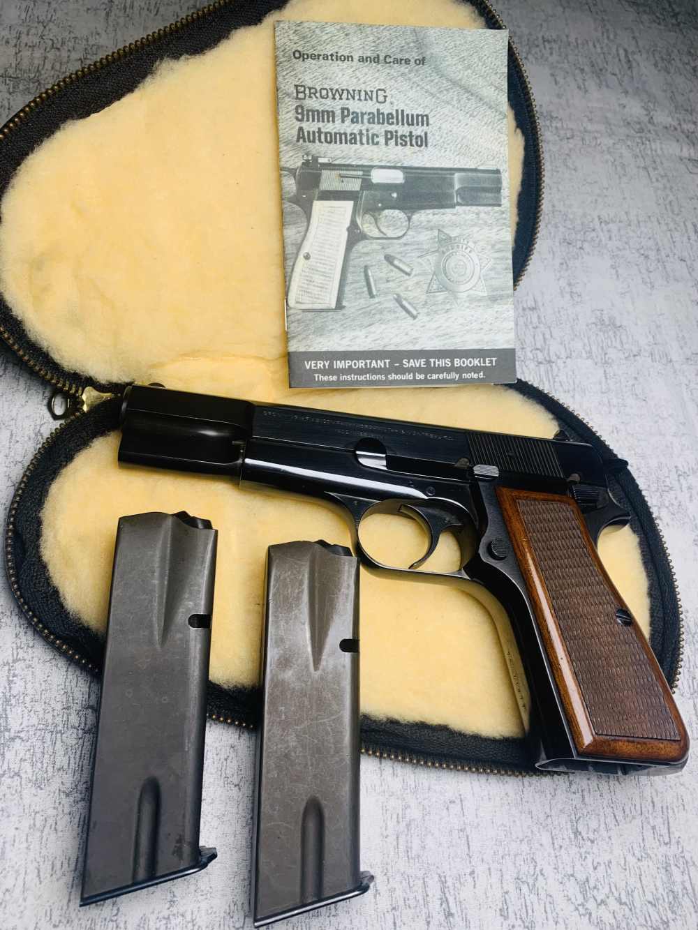 1975 Browning Hi Power 9mm Factory Blue Finish Belgium Made! "C" Series-img-1