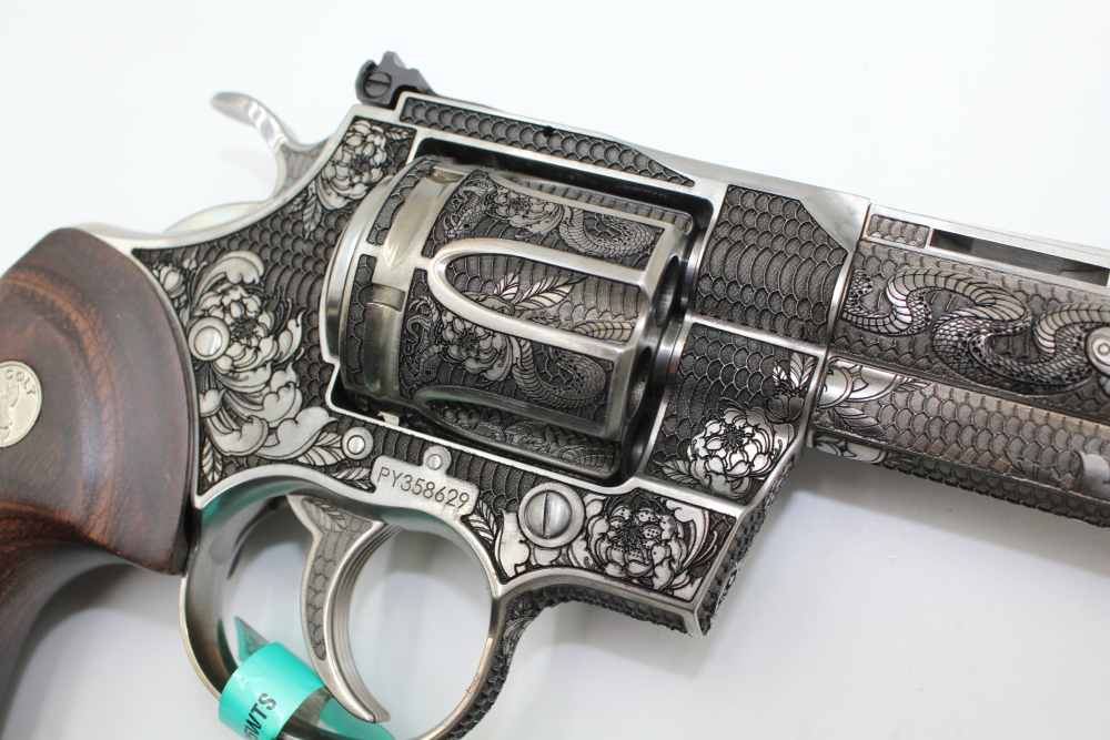 NEW. Colt Python .357 Magnum – 5" Barrel – Custom Snakeskin Engraving-img-12