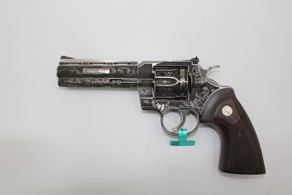NEW. Colt Python .357 Magnum – 5" Barrel – Custom Snakeskin Engraving-img-1