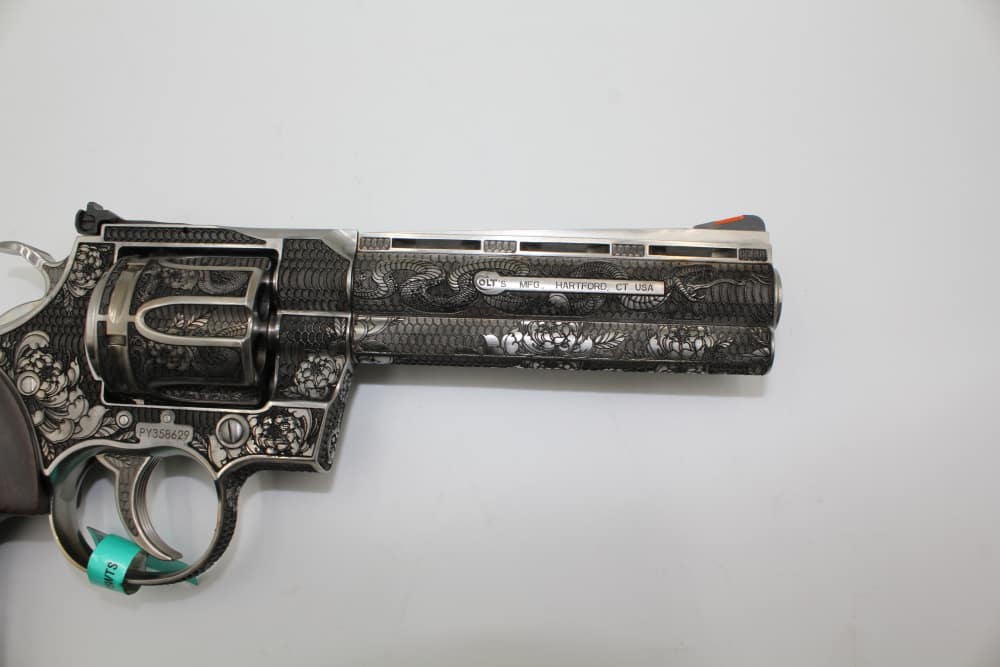 NEW. Colt Python .357 Magnum – 5" Barrel – Custom Snakeskin Engraving-img-9