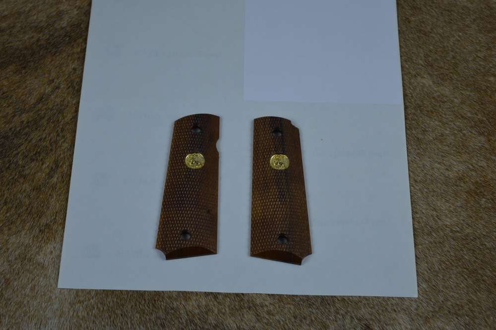 Colt 1911 Grips - Factory Walnut Fully Checkered - Like New Condition -img-0