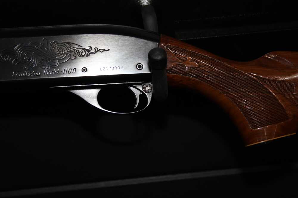 Remington Model 1100 12 GA – Engraved Receiver – Walnut – Deer/Slug Barrel -img-9