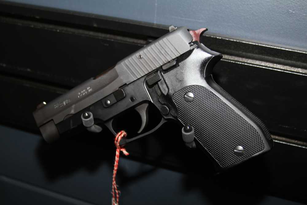SIG Sauer P220-1 .45 ACP 1991 KB West German Matching Numbers Box Target-img-19