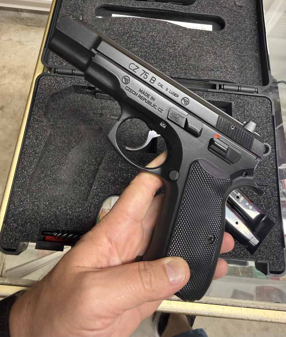 CZ 75B Semi Auto 9mm 16 Round Mags with original box 91102-img-0