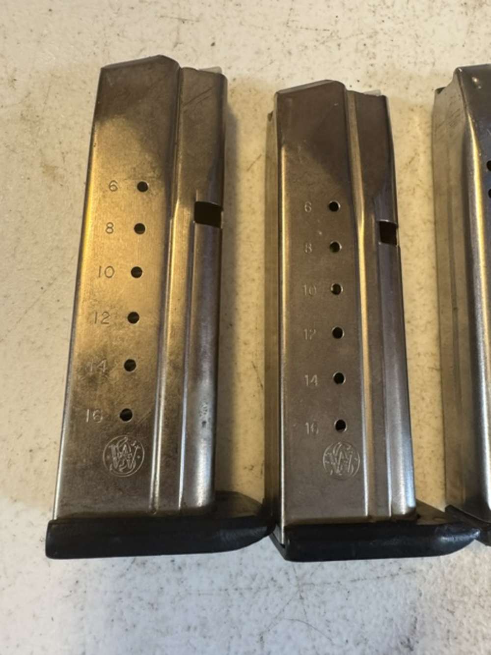 Lot of 6 Magazines, S&W, 4006, SW9, M&P40, 22A, Item P-644-img-1