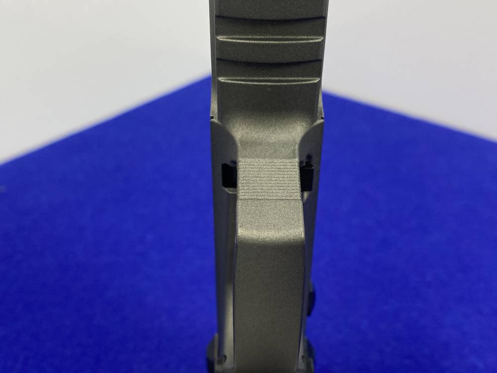 Ruger SR22 .22 LR Titanium Finish 3.5" *TWO-TONE FIBER OPTIC SIGHT*-img-18