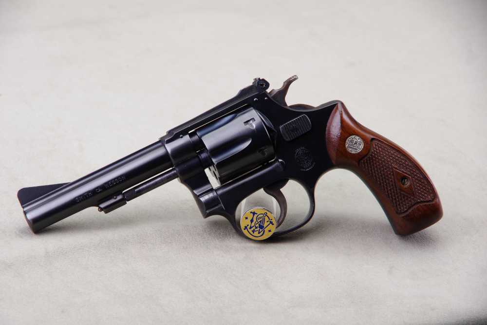 High Condition 1954 S&W 22/32 Kit Gun 22 LR 4'' 99% with Original Box -img-9