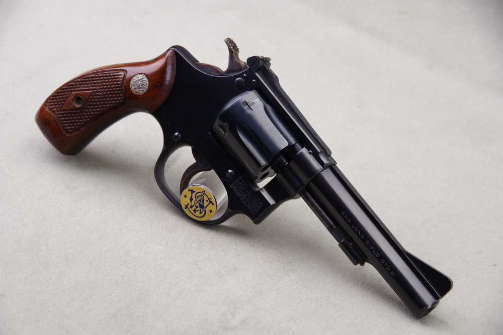 High Condition 1954 S&W 22/32 Kit Gun 22 LR 4'' 99% with Original Box -img-35