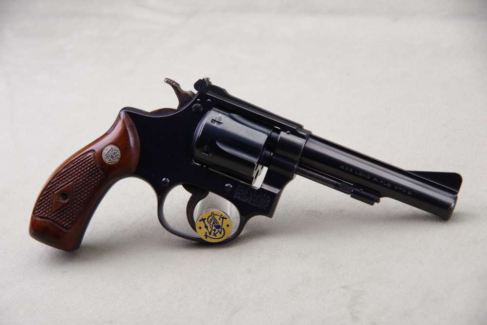 High Condition 1954 S&W 22/32 Kit Gun 22 LR 4'' 99% with Original Box -img-15