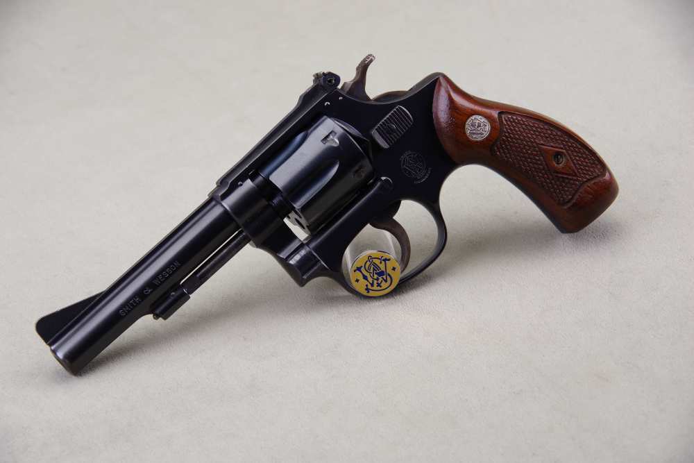 High Condition 1954 S&W 22/32 Kit Gun 22 LR 4'' 99% with Original Box -img-36