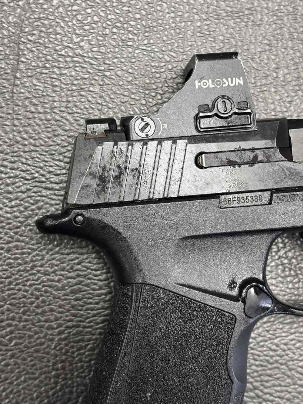 SIG SAUER P365X COMP W/ OPTIC AND 3 MAGAZINES. NO RESERVE -img-4