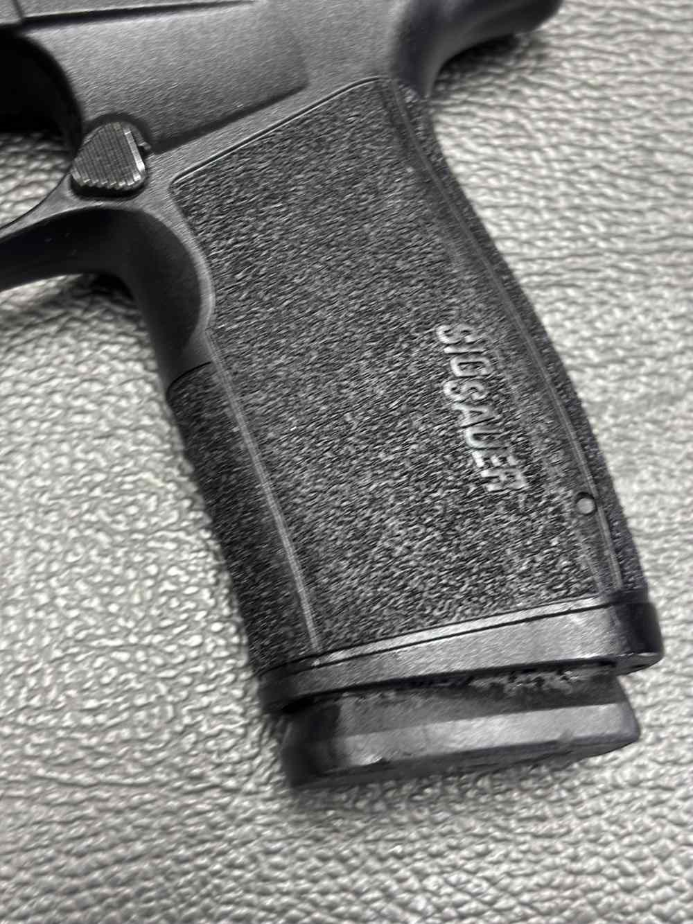 SIG SAUER P365X COMP W/ OPTIC AND 3 MAGAZINES. NO RESERVE -img-14