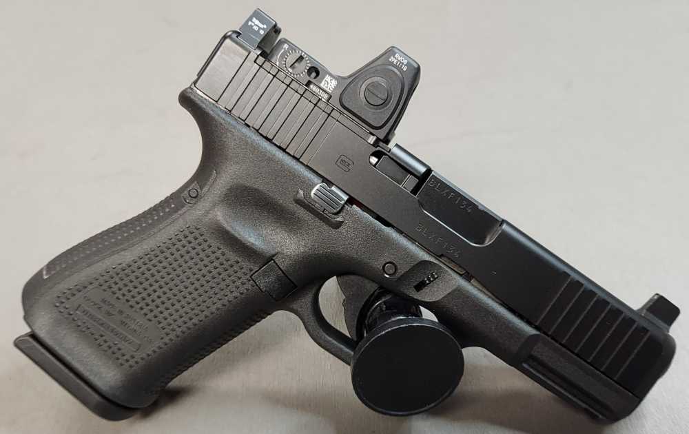Used Glock 19 Gen5 Semi-Auto Pistol 9mm 4.02" 15rd 3 Mags w/ Trijicon RMR-img-1