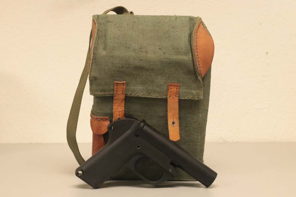 Polish Flare Pistol w/ Carry Bag Circle 11-img-0