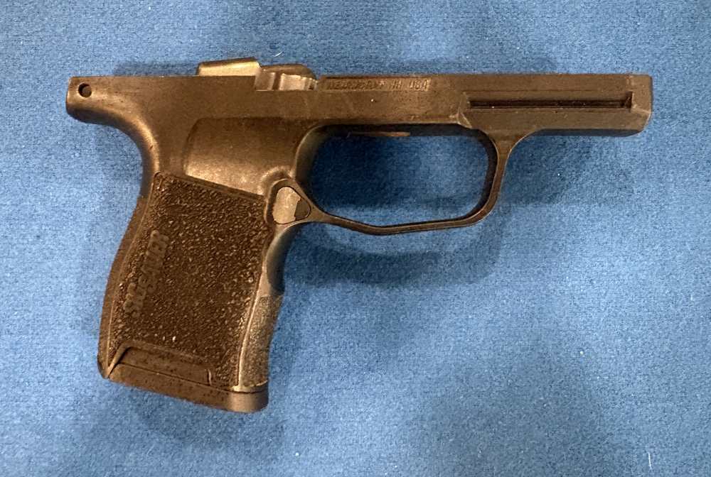 SIG Sauer P365 | 9mm | Semi Auto with Lots of extras -img-7