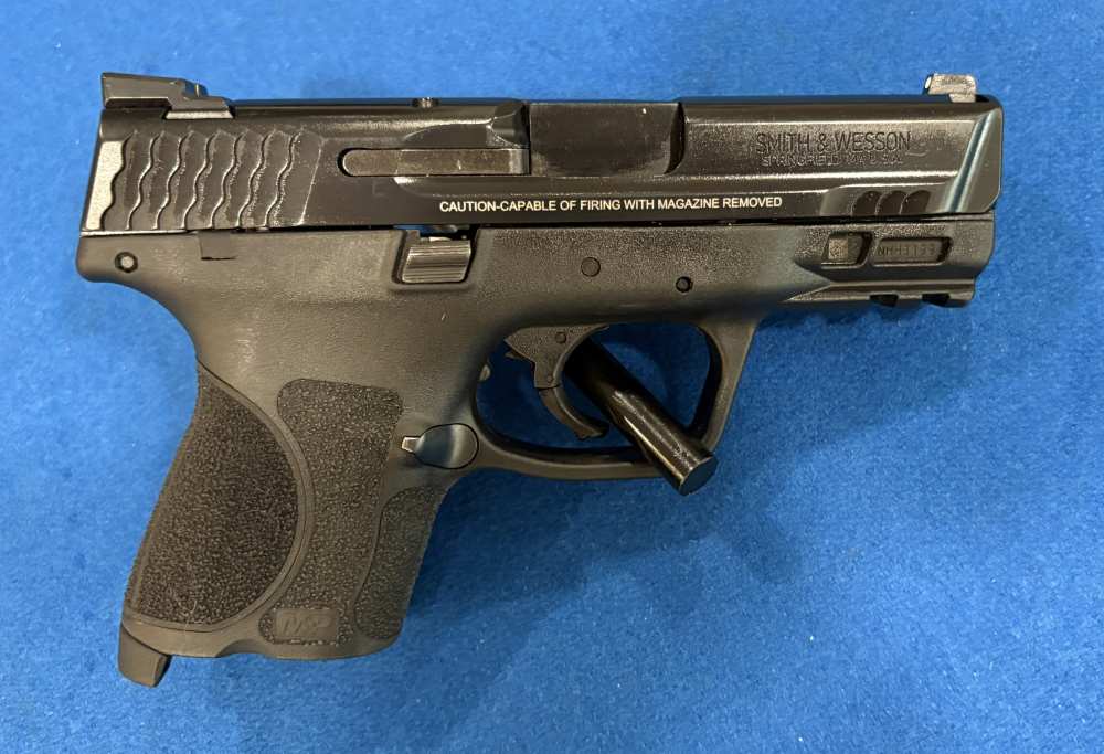 M&P 40 M2.0 Compact | .40 S&W | Semi Auto with lots of mag and extras -img-3
