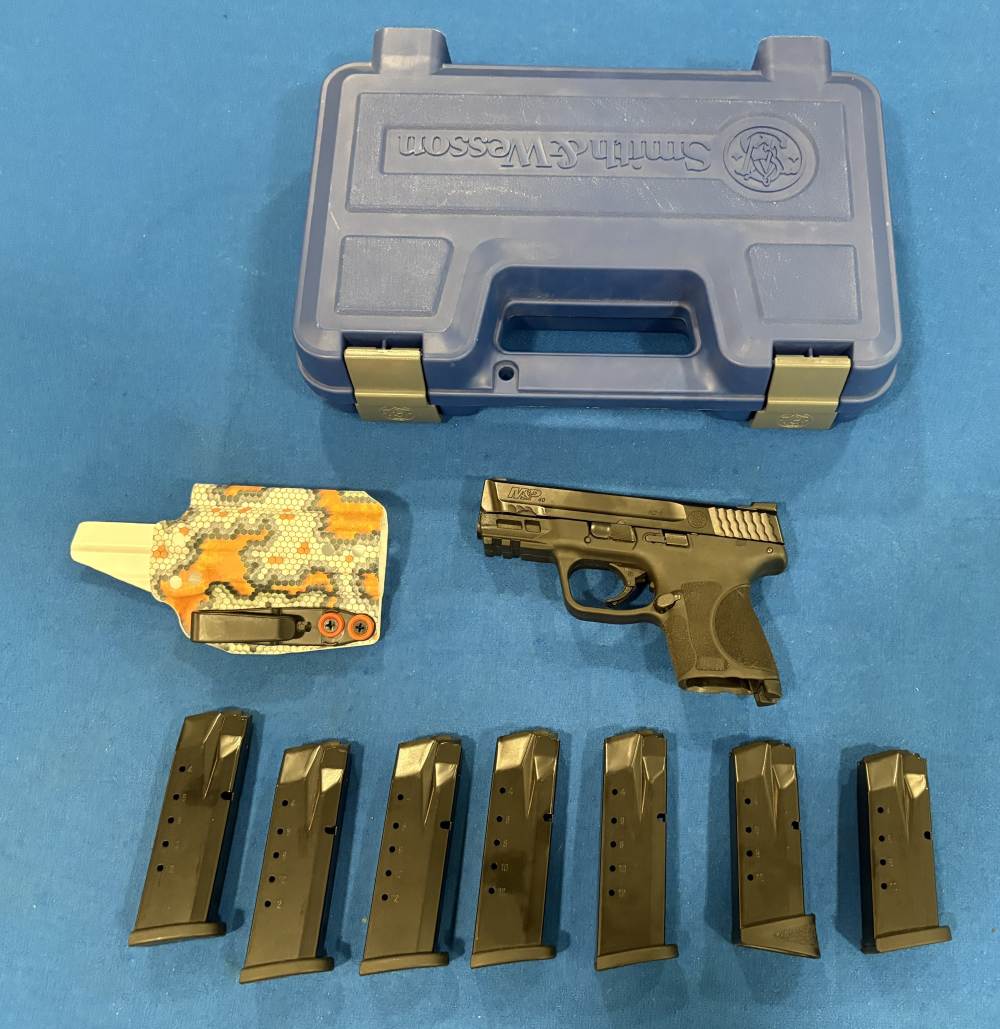 M&P 40 M2.0 Compact | .40 S&W | Semi Auto with lots of mag and extras -img-0
