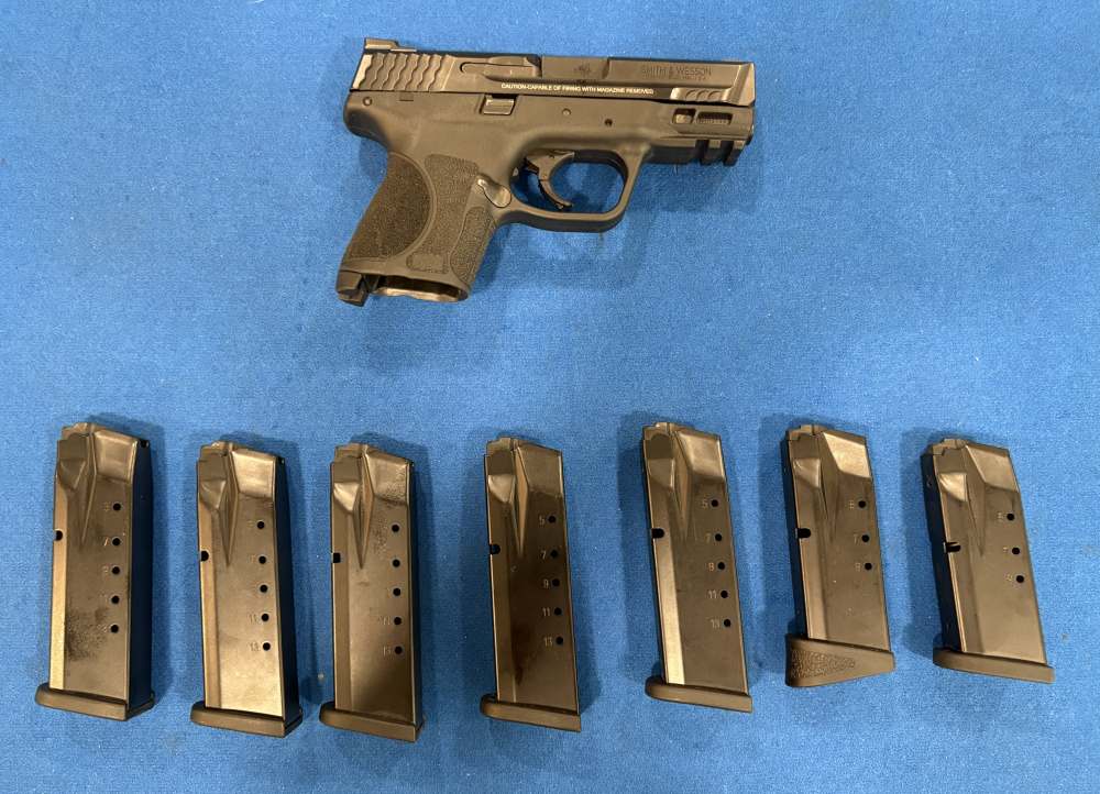 M&P 40 M2.0 Compact | .40 S&W | Semi Auto with lots of mag and extras -img-2