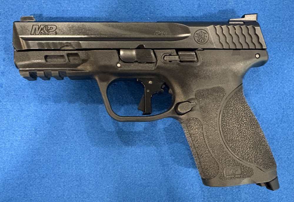 M&P 9 M2.0 Compact | 9mm | Semi Auto with Extras-img-5