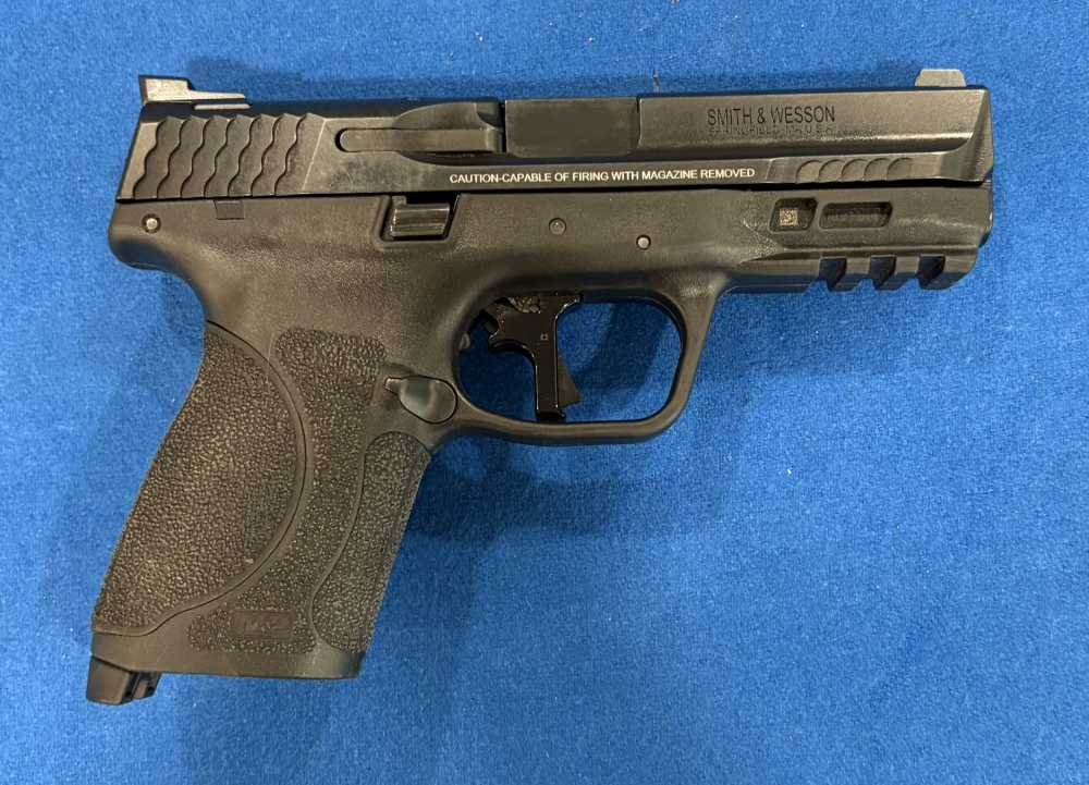 M&P 9 M2.0 Compact | 9mm | Semi Auto with Extras-img-4