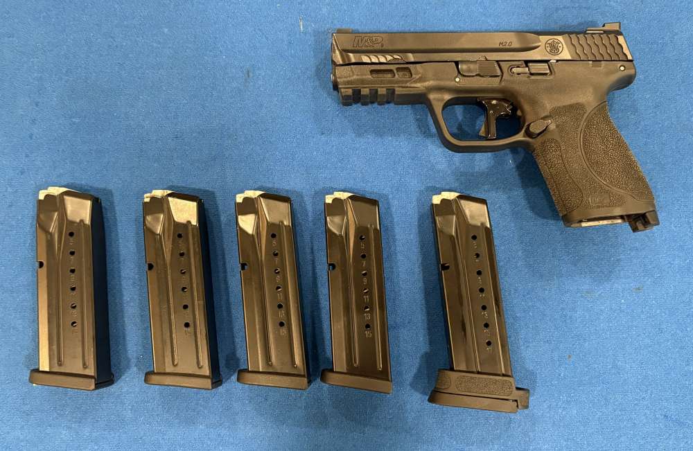 M&P 9 M2.0 Compact | 9mm | Semi Auto with Extras-img-2