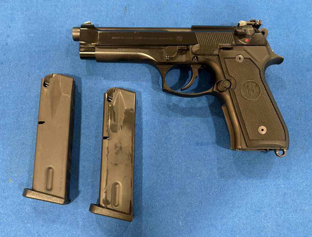 Beretta M92 FS | 9mm | Semi Auto with Extras -img-2