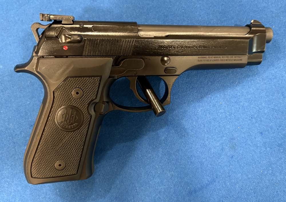 Beretta M92 FS | 9mm | Semi Auto with Extras -img-3