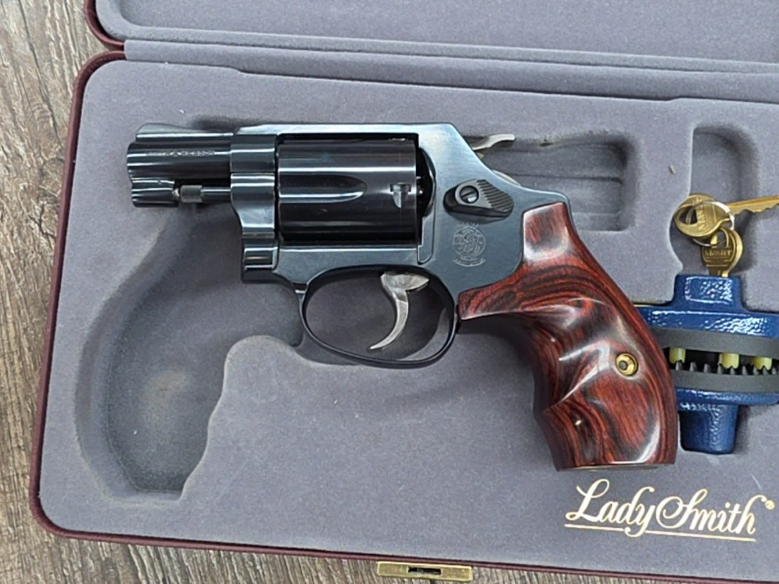 Smith & Wesson Model 36 36-9 38 Special LadySmith-img-1